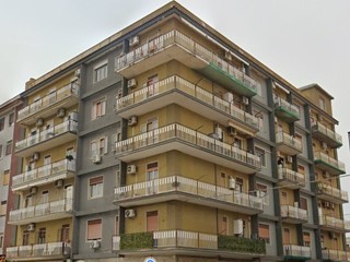 Appartamento in Vendita a Priolo Gargallo, zona centro, 98'000€, 220 m²