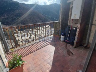 Casa Semi Indipendente in Vendita a Montalto Carpasio, 65'000€, 120 m²