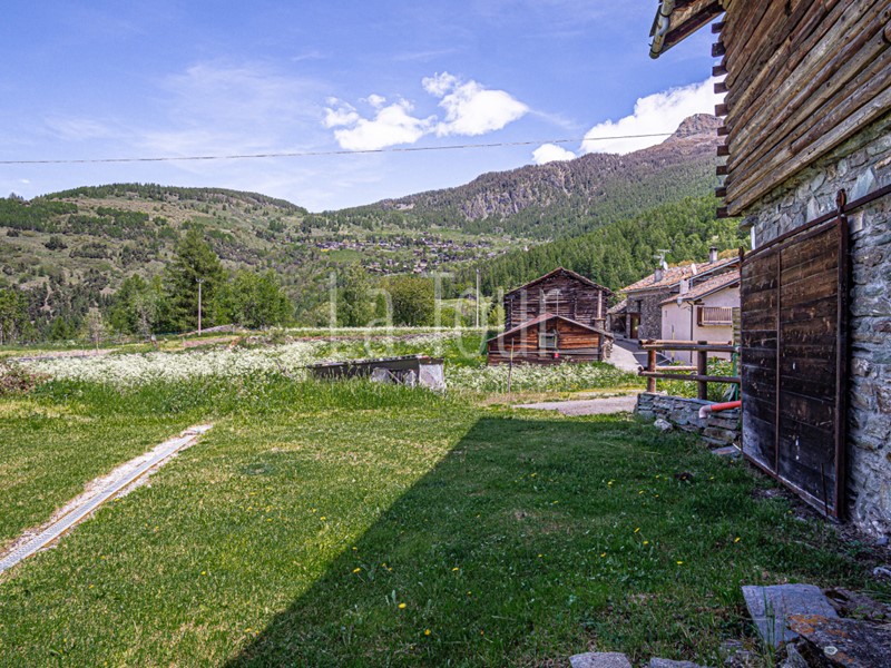 Casa Indipendente in Vendita a Antey Saint Andrè, 260'000&euro;, 100 m²