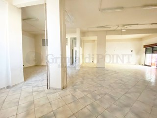 Immobile commerciale in Affitto a Villaricca, 1'100€, 175 m²