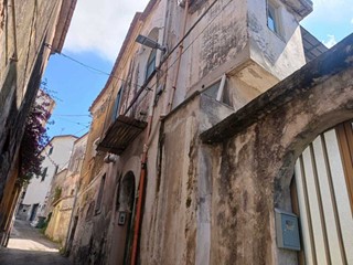 Casa Semi Indipendente in Vendita a Salerno, 58'000&euro;, 160 m²