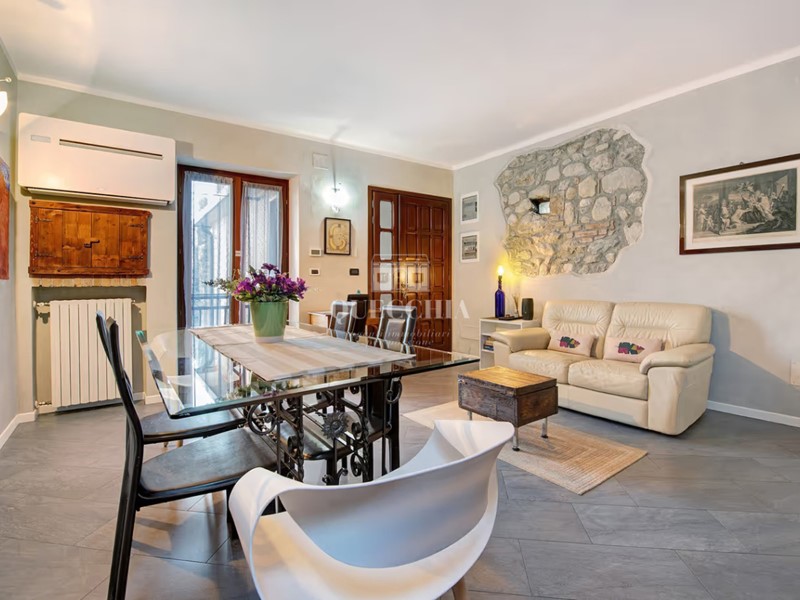 Trilocale in Vendita a Moniga del Garda, 310'000€, 97 m², arredato