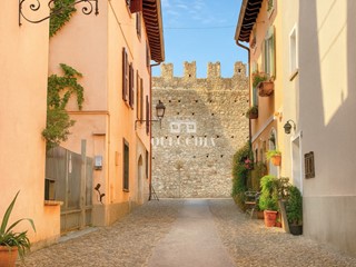 Trilocale in Vendita a Moniga del Garda, 299'000€, 97 m², arredato