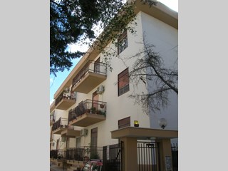 Trilocale in Vendita a Palermo, zona Corso Dei Mille, 120'000€, 116 m²