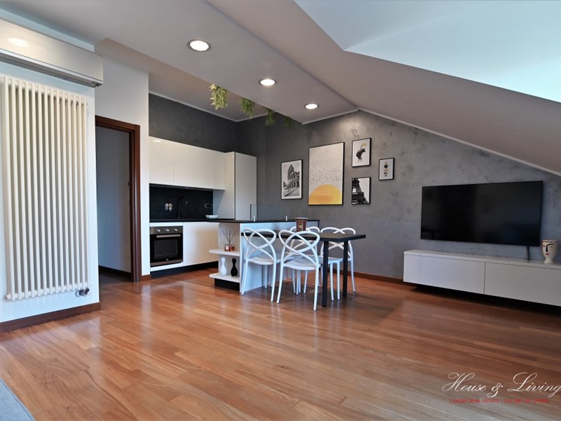 Attico in Affitto a Torino, 1'100€, 70 m²