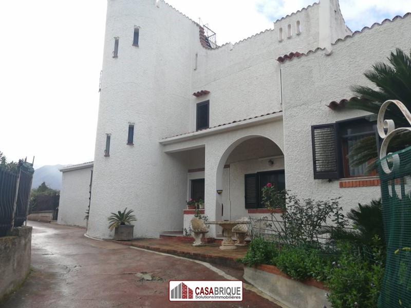 Villa in Vendita a Carini, 390'000€, 250 m²