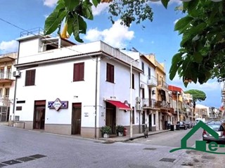 Negozio in Vendita a Messina, 81 m²