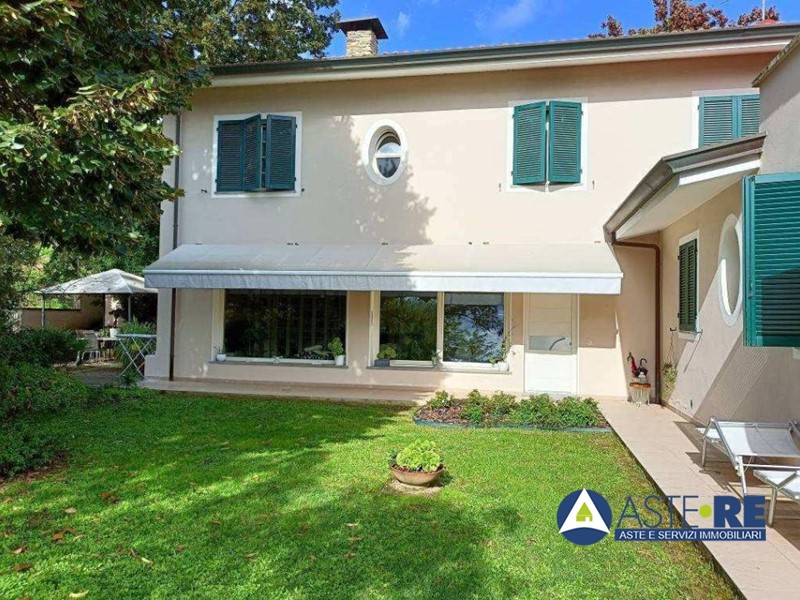 Appartamento in Vendita a Santa Maria a Monte, 225'000€, 172 m²