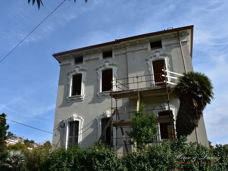 Villa in Vendita a Sanremo, 1'950'000€, 800 m²