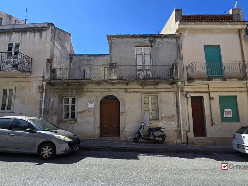 Casa Semi Indipendente in Vendita a Caltagirone, 93'000€, 188 m²