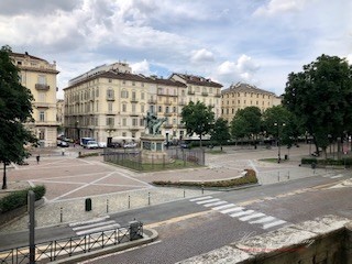 Ufficio in Affitto a Torino, 2'300€, 210 m²