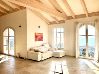 Villa in Vendita a Sanremo, 450'000€, 200 m²
