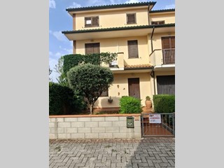 Villetta a schiera in Vendita a Terricciola, zona La Rosa, 229'000€, 150 m², arredato, con Box