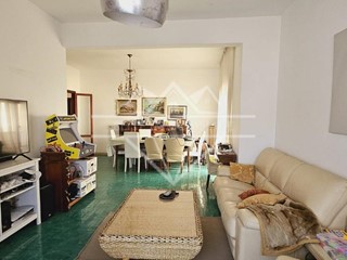 Appartamento in Vendita a Carrara, zona Marina di Carrara, 265'000€, 143 m², arredato