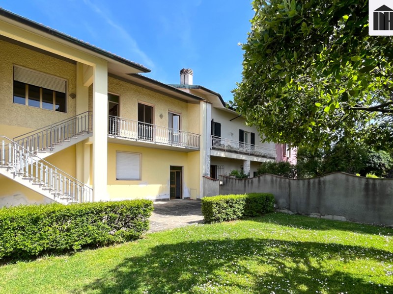 Casa Indipendente in Vendita a Castelfranco di Sotto, 260'000€, 235 m², con Box