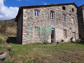 Casa di corte in Vendita a Borgo a Mozzano, 215'000&euro;, 220 m²