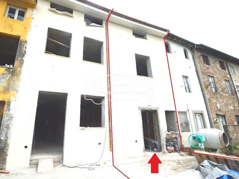 Casa Indipendente in Vendita a Capannori, 295'000€, 160 m²