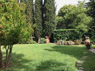 Villa in Vendita a Calci, 890'000€, 470 m²