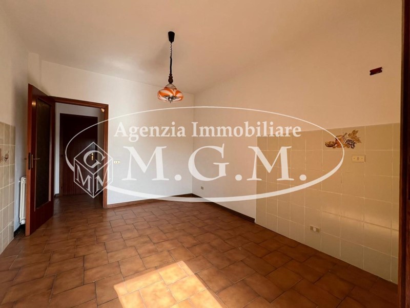 Quadrilocale in Vendita a Santa Maria a Monte, zona San Donato, 110'000€, 94 m², con Box