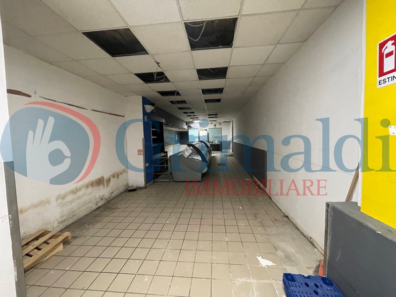 Negozio in Vendita a Messina, 330'000€, 380 m²