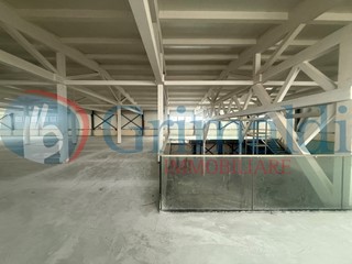 Capannone in Affitto a Messina, 12'000€, 1800 m²