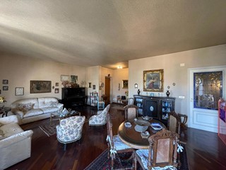 Appartamento in Vendita a Palermo, 285'000€, 144 m²