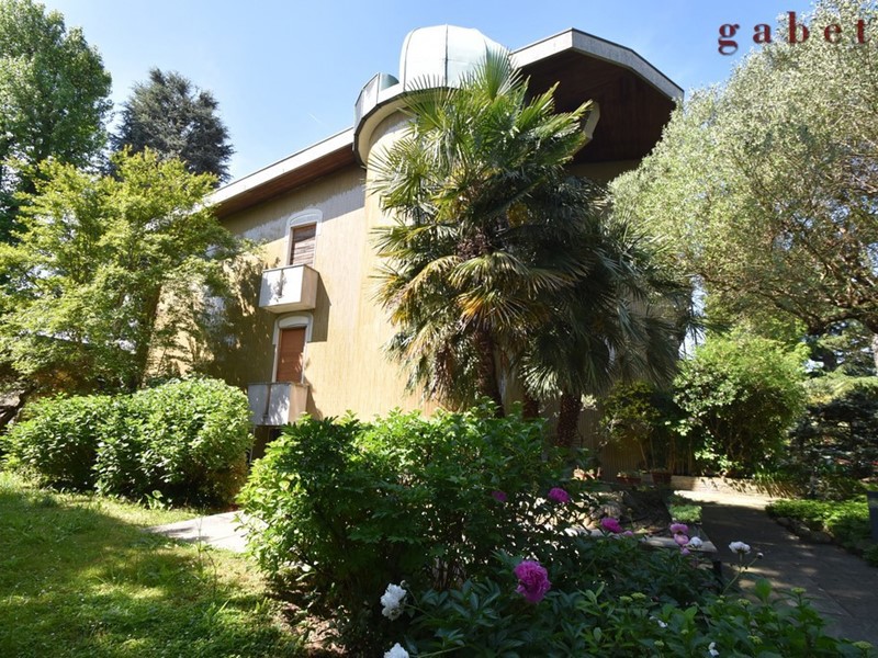 Villa in Vendita a Corbetta, 1'180'000€, 1170 m²