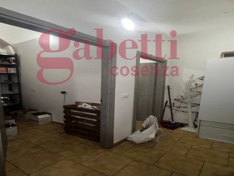 Magazzino in Affitto a Cosenza, 750&euro;, 55 m²