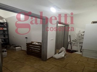Magazzino in Affitto a Cosenza, 750&euro;, 55 m²