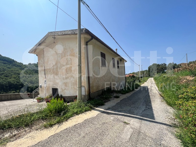 Casa Indipendente in Vendita a Fiumefreddo Bruzio, 80'000€, 94 m²