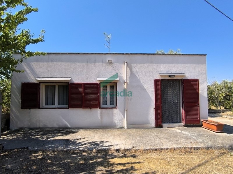 Casale in Vendita a Monopoli, zona Ciminiera, 145'000€, 117 m²