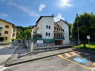 Appartamento in Vendita a Castelgomberto, 134'000&euro;, 93 m², con Box