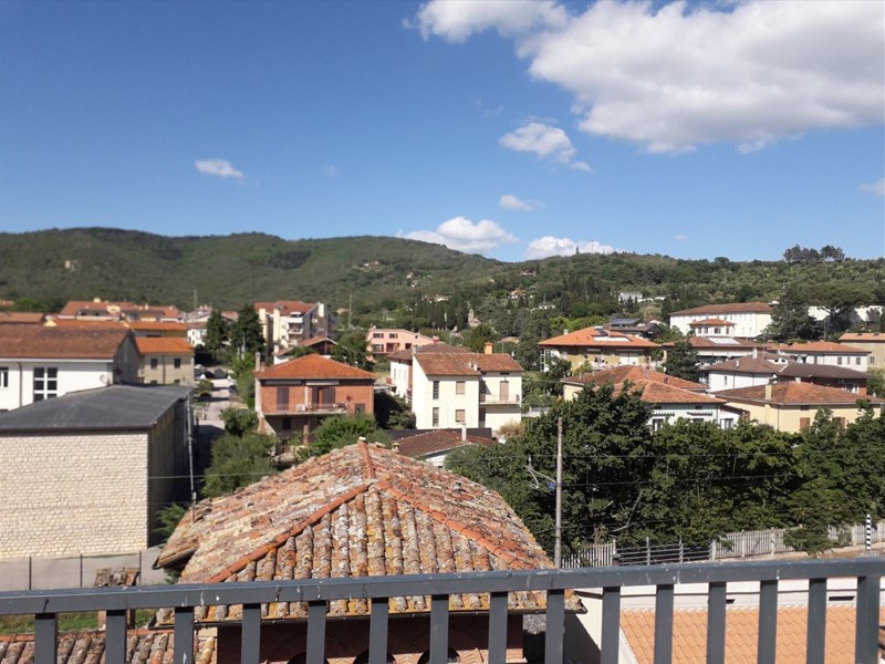 Trilocale in Vendita a Passignano sul Trasimeno, 198'000€, 90 m², con Box