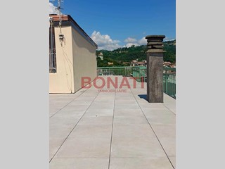 Appartamento in Affitto a La Spezia, zona Centro, 1'600€, 180 m²