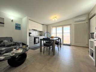 Bilocale in Vendita a Montepaone, zona Montepaone Lido, 125'000€, 60 m², arredato