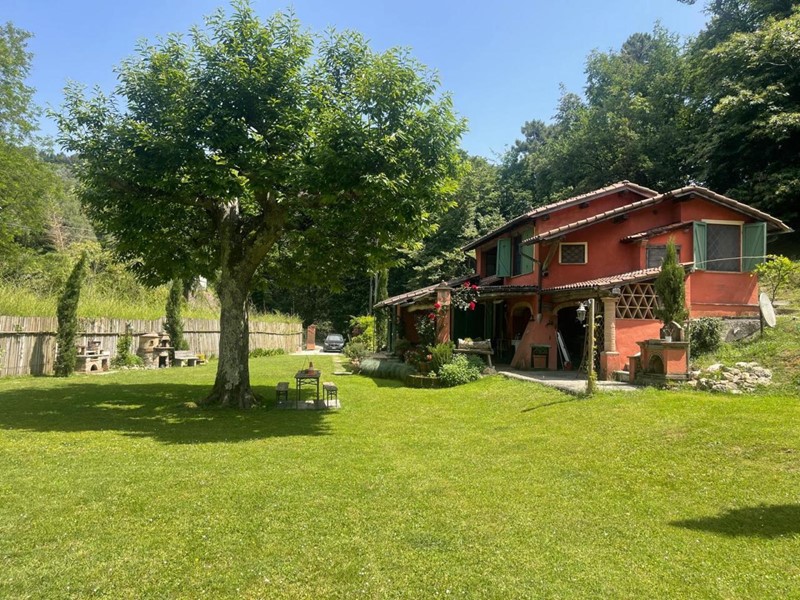 Casa Indipendente in Vendita a Camaiore, 390'000&euro;, 110 m², arredato