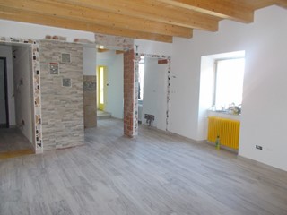 Casa Semi Indipendente in Vendita a Aulla, zona Albiano Magra, 165'000€, 90 m²