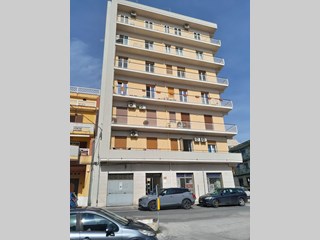 Appartamento in Vendita a Siracusa, zona centro, 140'000&euro;, 146 m²