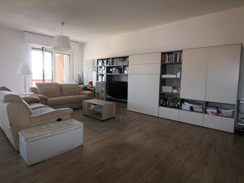 Appartamento in Vendita a Carrara, zona Marina di Carrara, 450'000€, 150 m², arredato, con Box