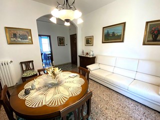 Trilocale in Vendita a Pontedera, zona Il Romito, 155'000€, 80 m², con Box