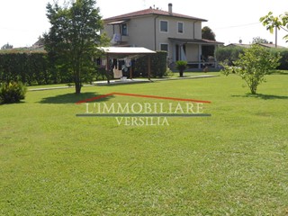 Villa in Vendita a Massa, zona Marina di Massa, 790'000&euro;, 220 m², arredato, con Box