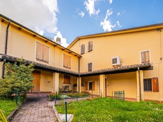 Villa in Vendita a Maranello, 550€, 500 m², arredato