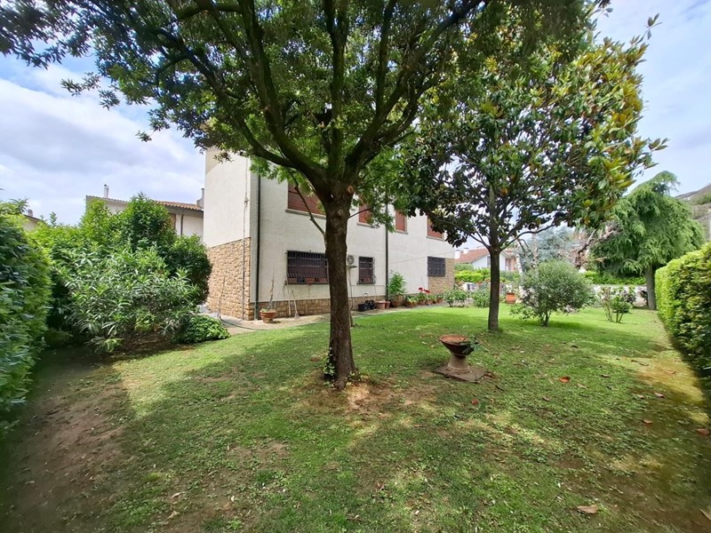 Villa bifamiliare in Vendita a Santa Croce sull'Arno, 330'000€, 236 m², con Box