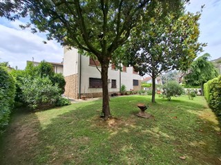 Villa bifamiliare in Vendita a Santa Croce sull'Arno, 330'000€, 236 m², con Box