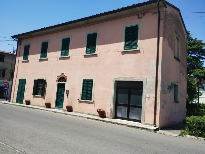 Casa Indipendente in Vendita a Capannoli, 155'000€, 230 m², con Box