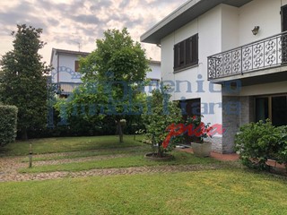 Villa in Vendita a San Giuliano Terme, zona Arena Metato, 780'000€, 350 m², arredato, con Box