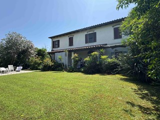 Villa in Vendita a Pietrasanta, 800'000€, 220 m², arredato