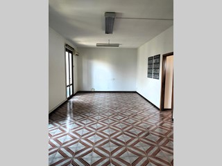 Ufficio in Affitto a Santa Croce sull'Arno, 450€, 86 m²