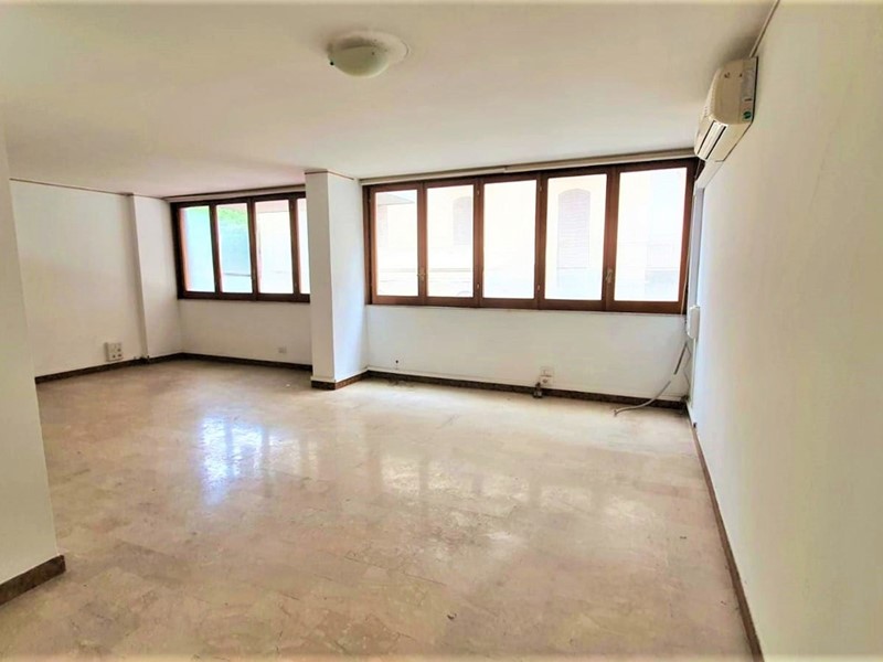 Quadrilocale in Vendita a Palermo, 103'000€, 110 m²