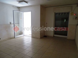 Negozio in Affitto a Livorno, 550€, 60 m²